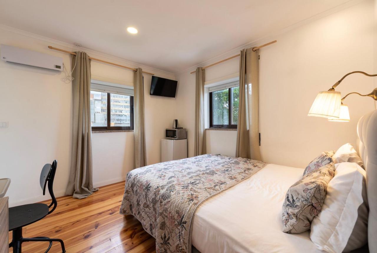 Joivy Inviting Accommodations In บีลาโนวาเดกายา ภายนอก รูปภาพ